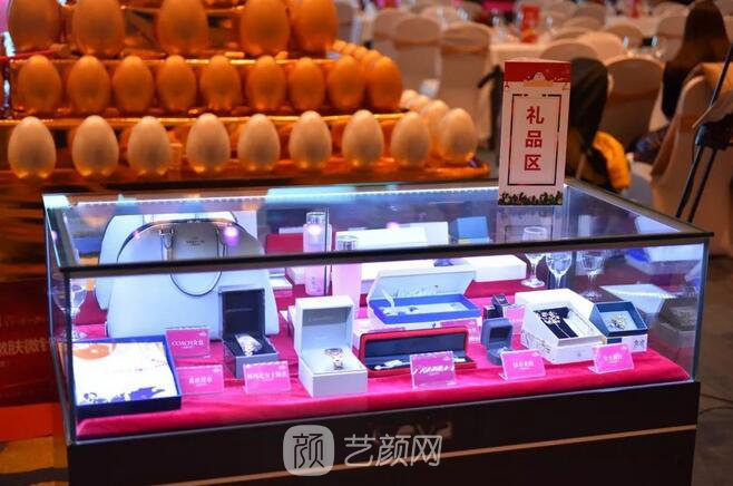2019跨年之夜·坤娜VIP答谢盛典圆满落幕，与您并肩同行！