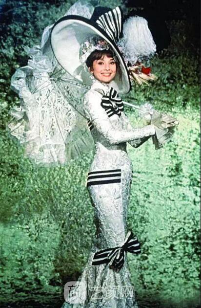 这个元素郑秀妍用被封神，辛芷蕾用却被吐槽油腻？差别怎么这么大！ 