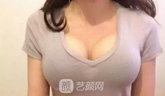 大胸女生应该怎么穿衣服？穿衣搭配！