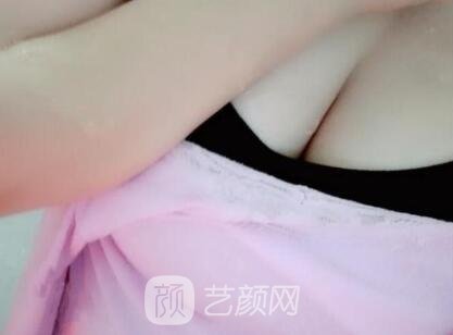 大胸女生应该怎么穿衣服？穿衣搭配！