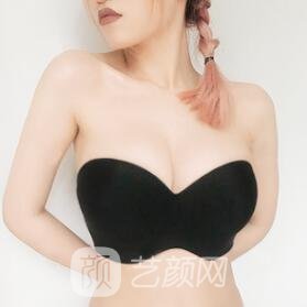 大胸女生应该怎么穿衣服？穿衣搭配！