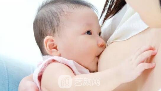 哺乳是否会导致胸部下垂？