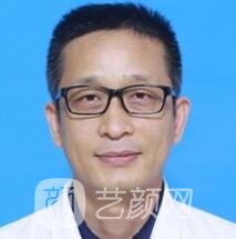 王霄