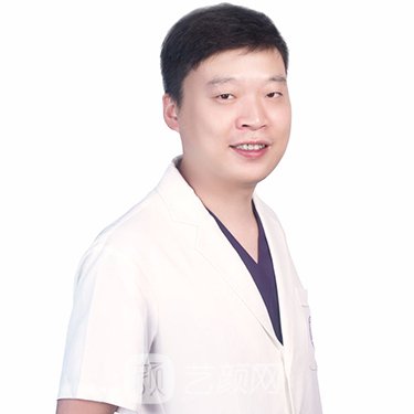 李伟