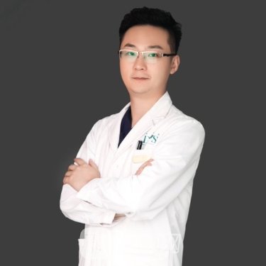 张巍