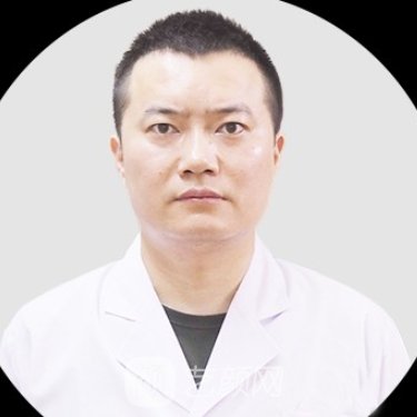 梁巍
