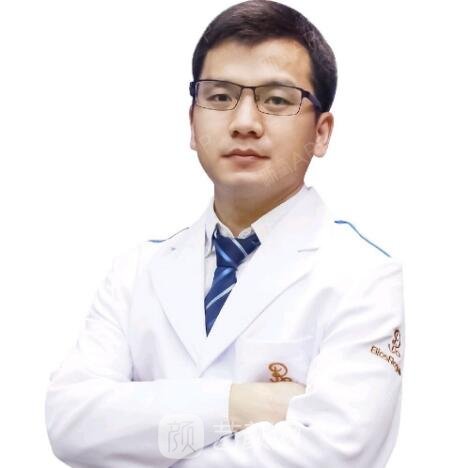 何德文