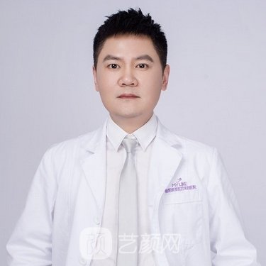 林林,擅长项目:五官注射术,面部抗皱返颜术,多方面