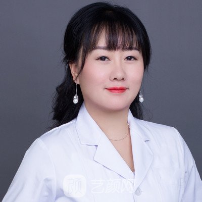 李鑫霞