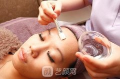 做个果酸换肤多少钱？和光子嫩肤的区别是什么？