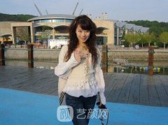 平胸舞娘隆胸日记惹争议，大部分网友称可以理解~