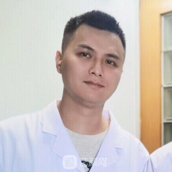 郑伟龙