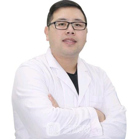 龚成