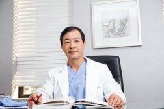 曹仁昌和洪星杓谁厉害，哪个做眼修复更好?