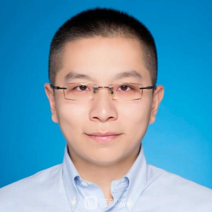 侯佳