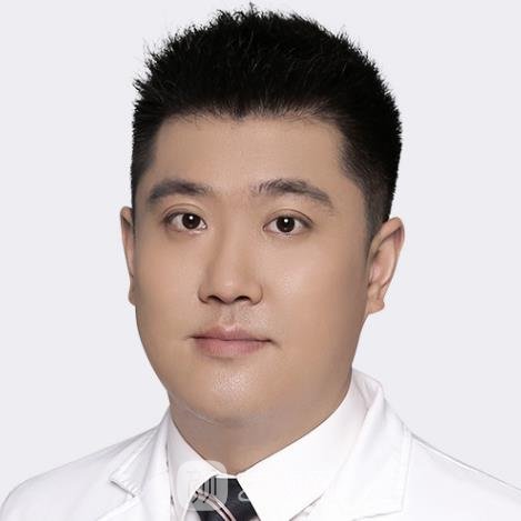 吕炜亮
