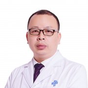 成都邓东伟和李萍哪个做鼻子较好？