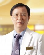 深圳双眼皮专家有哪些?刘月更和苗春来哪位医生更厉害?