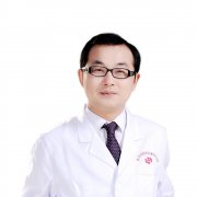 葛海辉跟邓正辉哪个医生隆鼻果好？