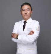 牟北平跟杨德发哪个做鼻子好一点呢？