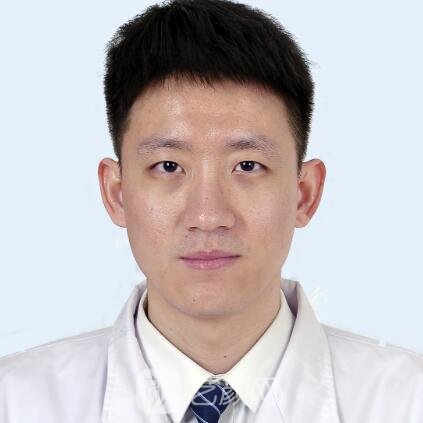 房卓群
