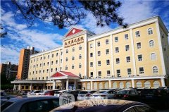 北京燕化医院是三甲医院吗？做双眼皮效果怎么样？多少钱？