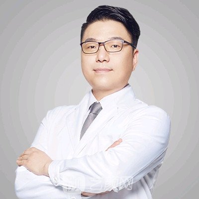 裴柄万