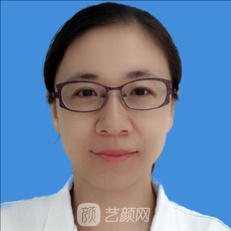 黄丽群