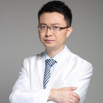 黄富伟