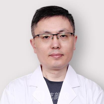 杨立群