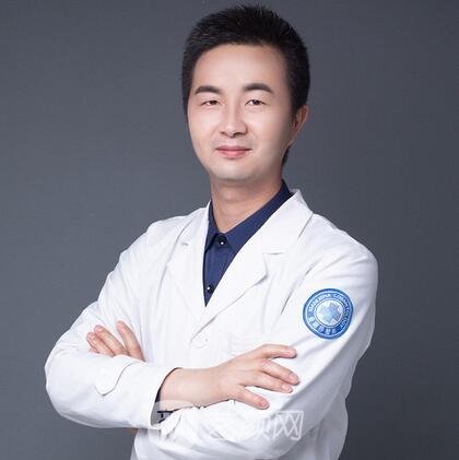 王亮
