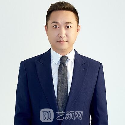 李威君