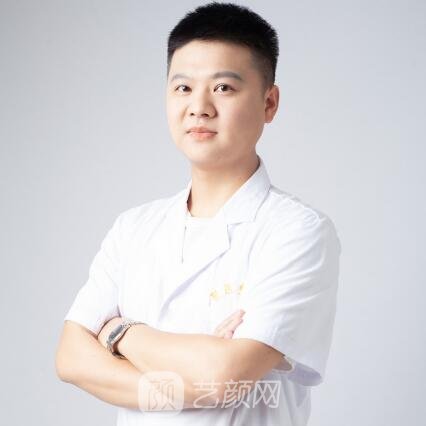 何毅斌