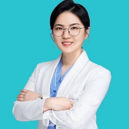 黄婧雯