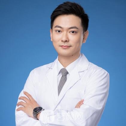 李爽
