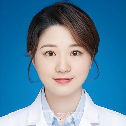 鄢思思