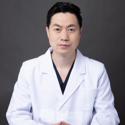 何家明