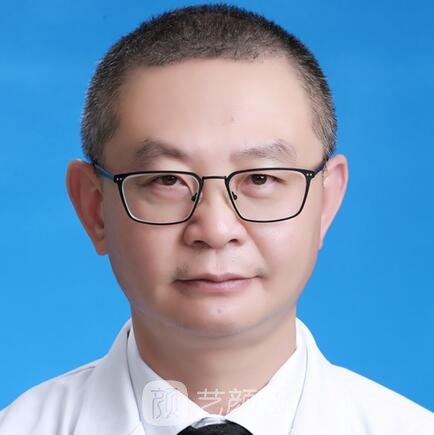 李凡