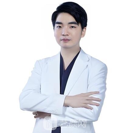 邹泽亚