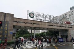 华西医院可以做眼袋手术