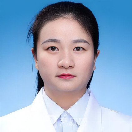 黄君华