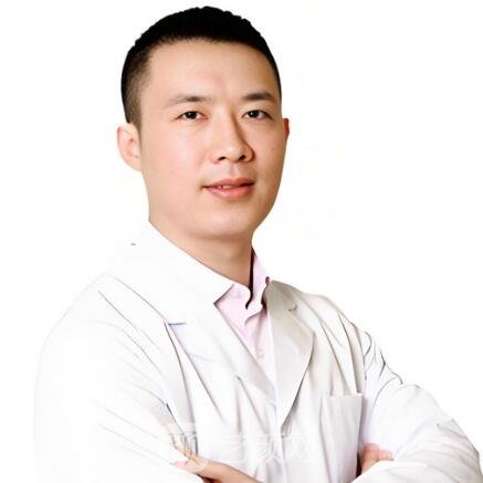 李亮