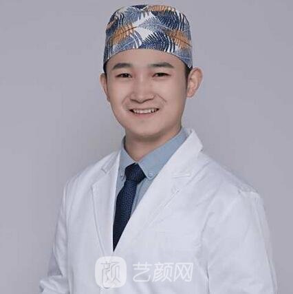 李伟雄