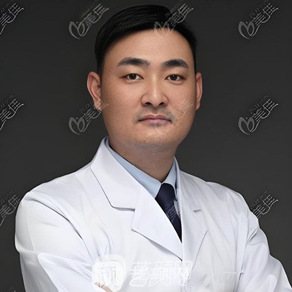 王亮