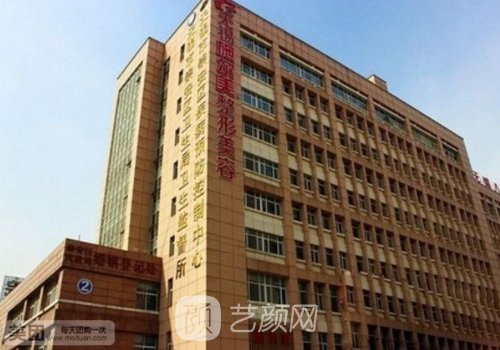 无锡做假体隆胸多少钱?