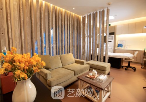 北京张冰洁在哪里?眼整形