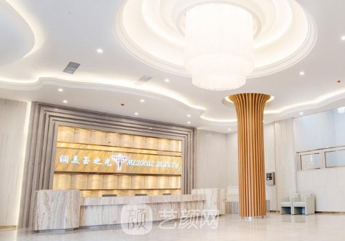 代忠洪怎么不在素美了?