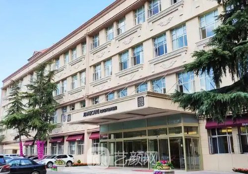 董岩岩隆胸失败案例是炒