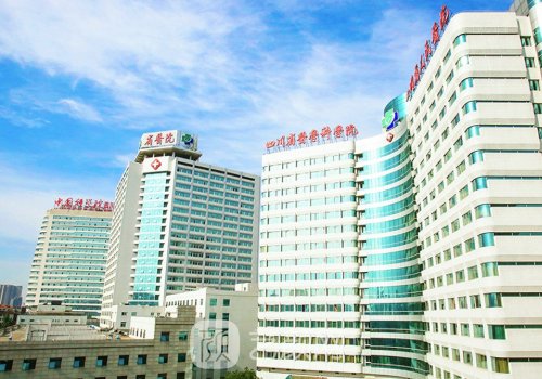 成都隆胸哪家医院好？口