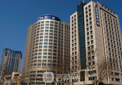 易成刚隆胸怎么样?自然饱